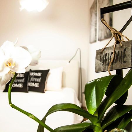 Suite Home Al Centro Di Сасари Екстериор снимка