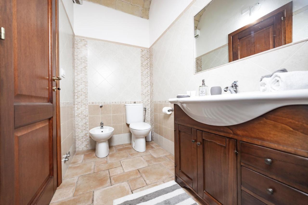 Suite Home Al Centro Di Сасари Екстериор снимка