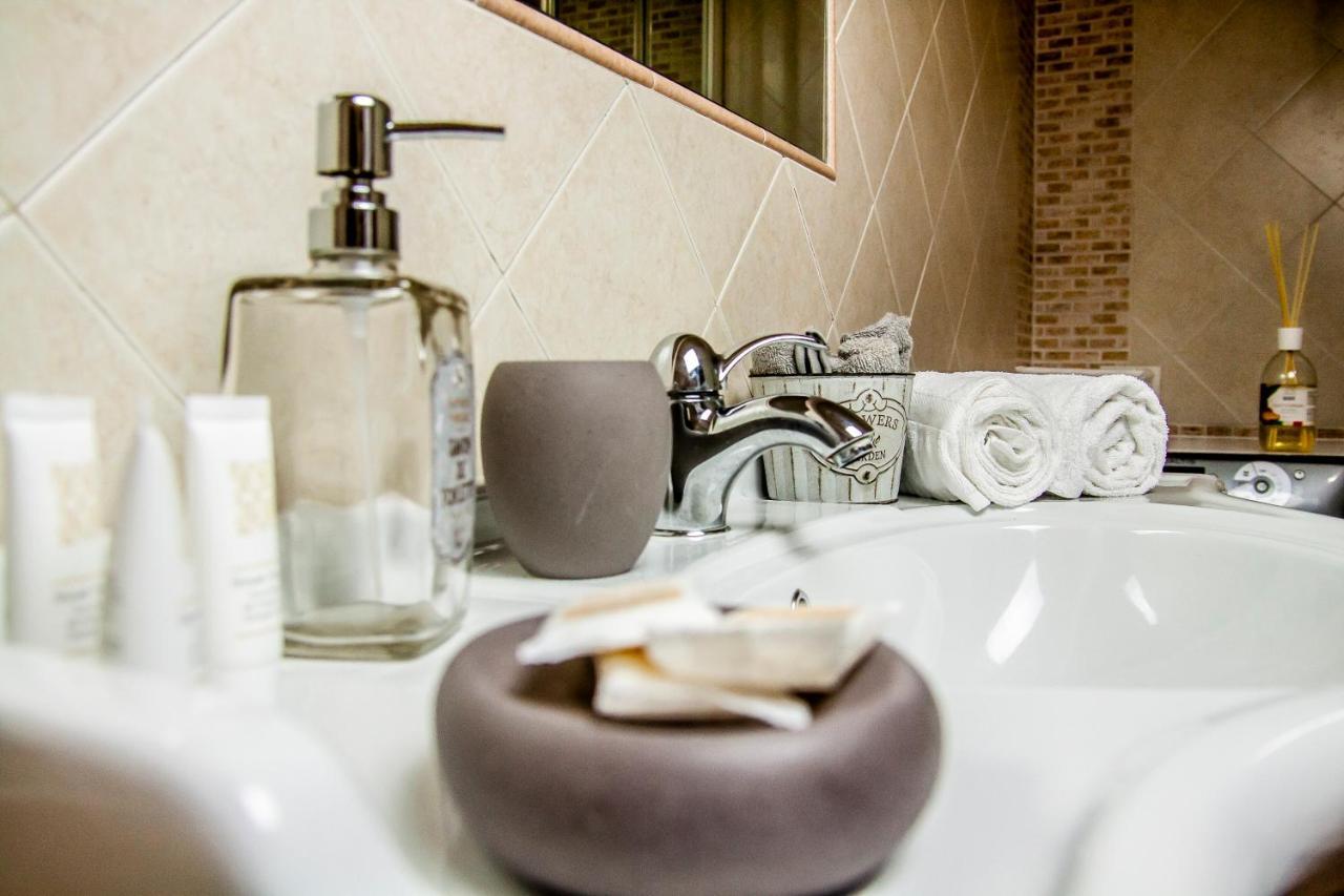 Suite Home Al Centro Di Сасари Екстериор снимка