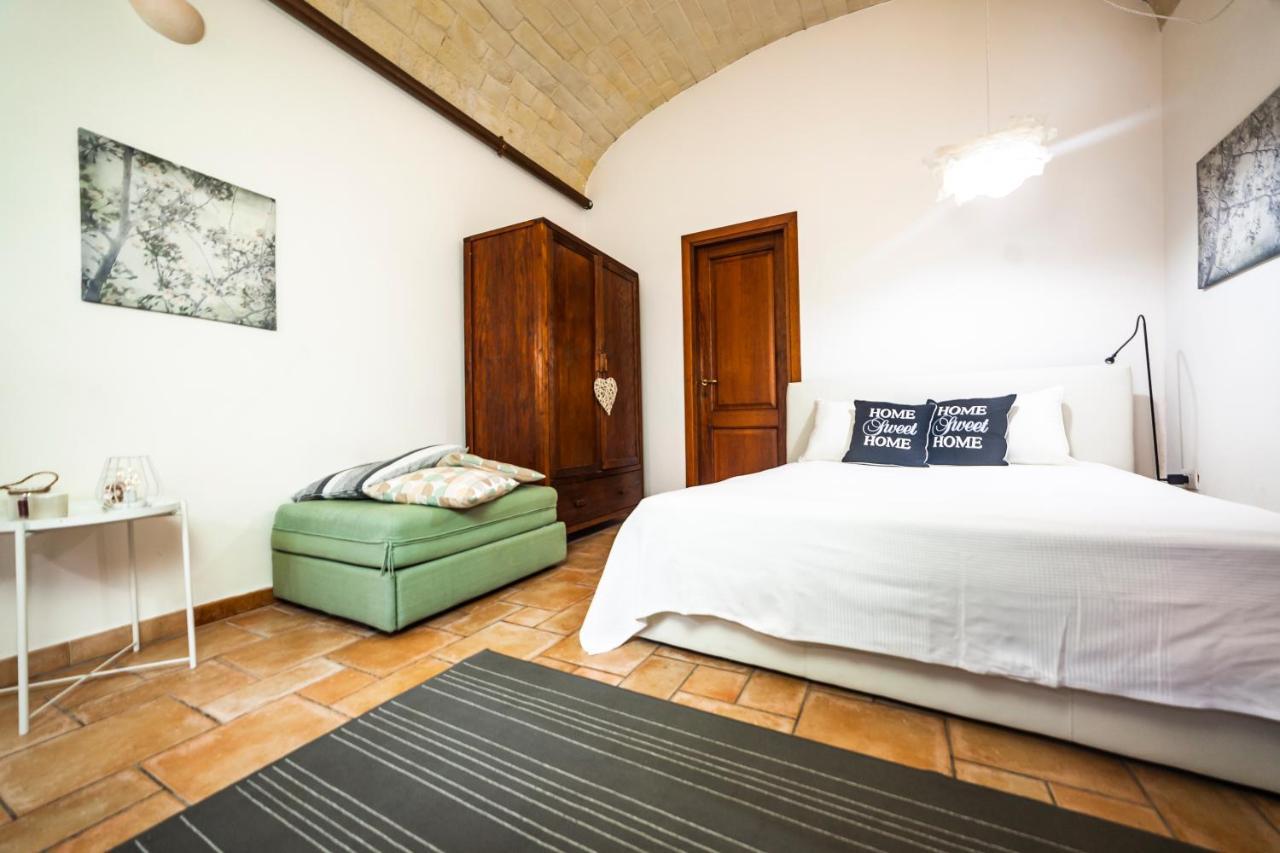 Suite Home Al Centro Di Сасари Екстериор снимка