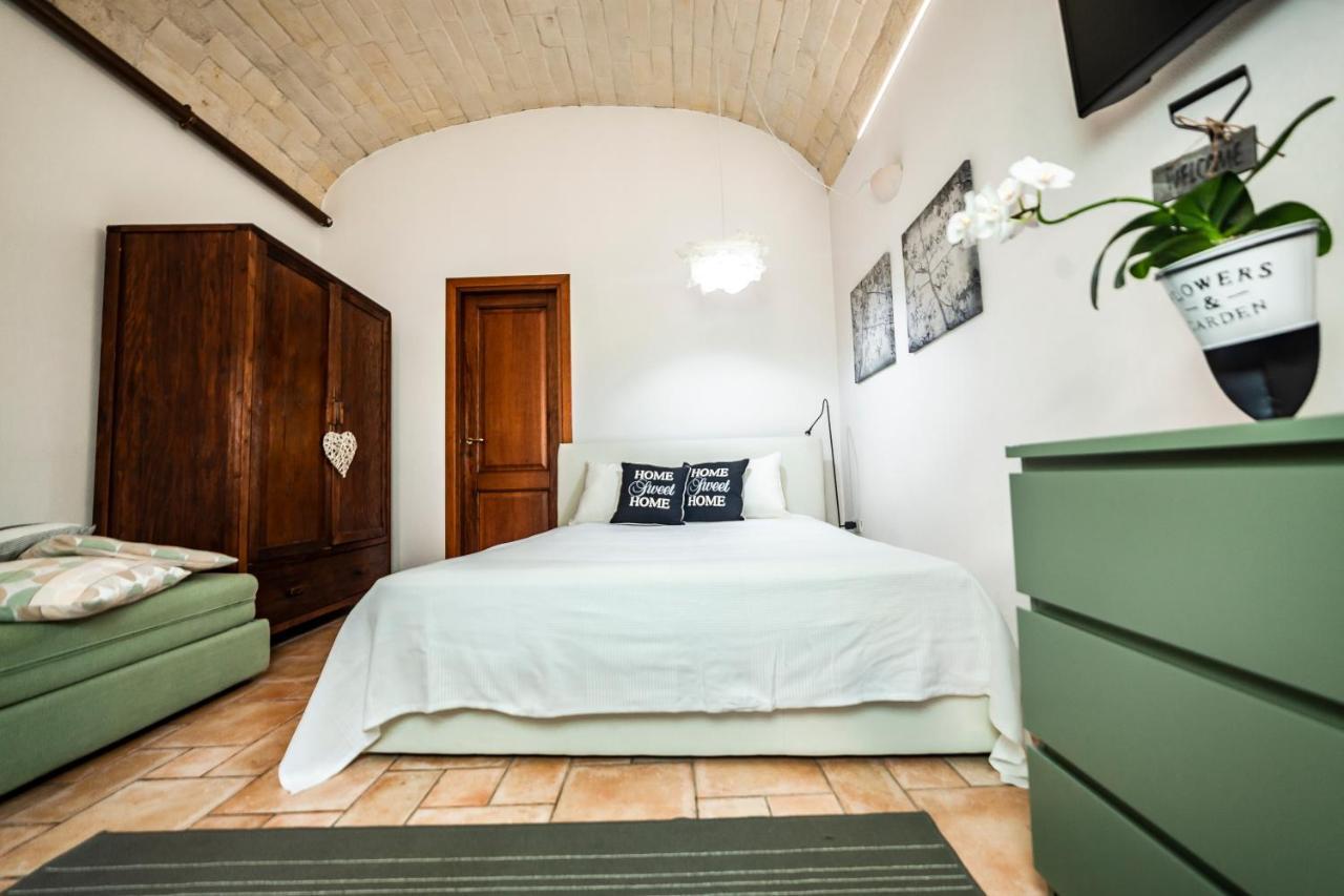 Suite Home Al Centro Di Сасари Екстериор снимка